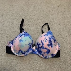 Victoria’s Secret PINK Wear Everywhere t-shirt bra